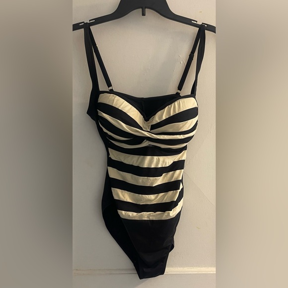 La Blanca Ivory Black Striped One Piece Bathing Swim Suit Sz 10 - Picture 1 of 5